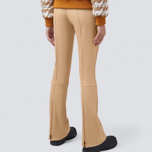 NWT Perfect moment Aurora flared ski pants in beige - Picture 4 of 16